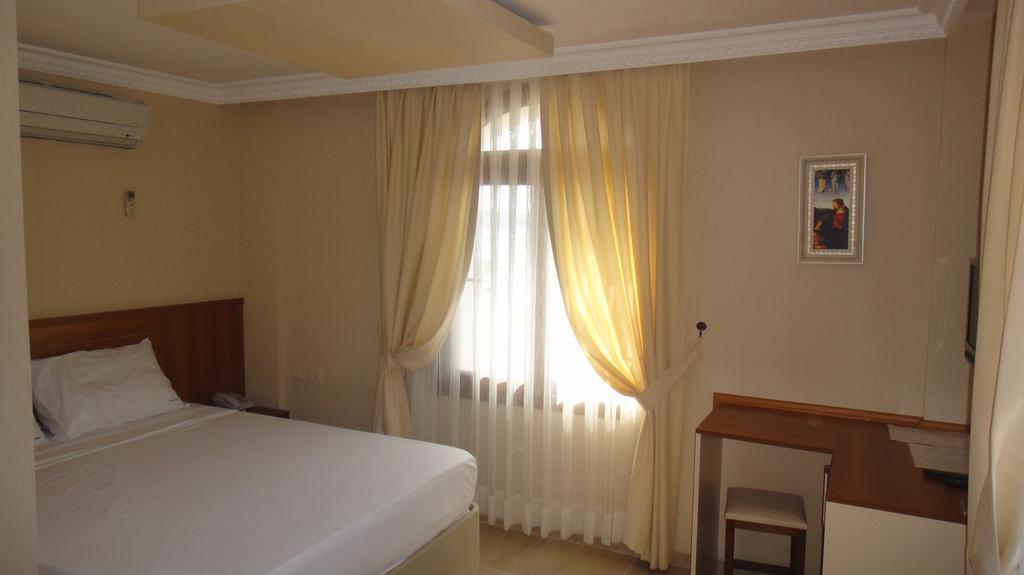 Golden Stone Butik Otel Çeşme الغرفة الصورة