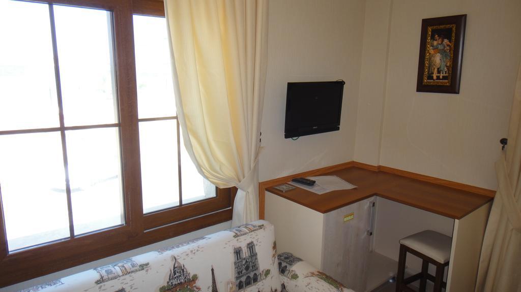 Golden Stone Butik Otel Çeşme الغرفة الصورة