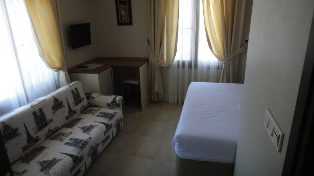 Golden Stone Butik Otel Çeşme الغرفة الصورة